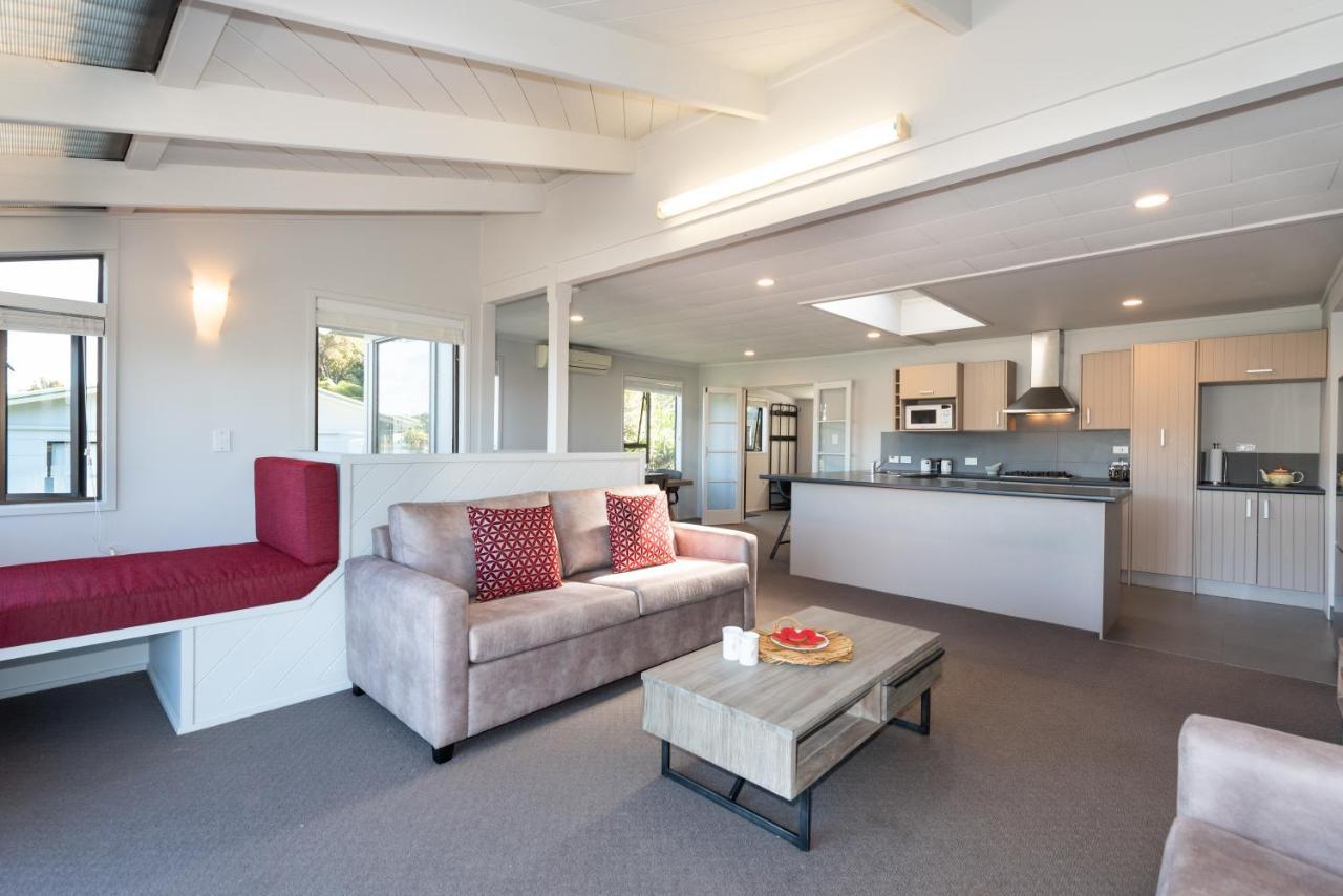 The Tide Watcher - Okiato Holiday Home Opua ภายนอก รูปภาพ