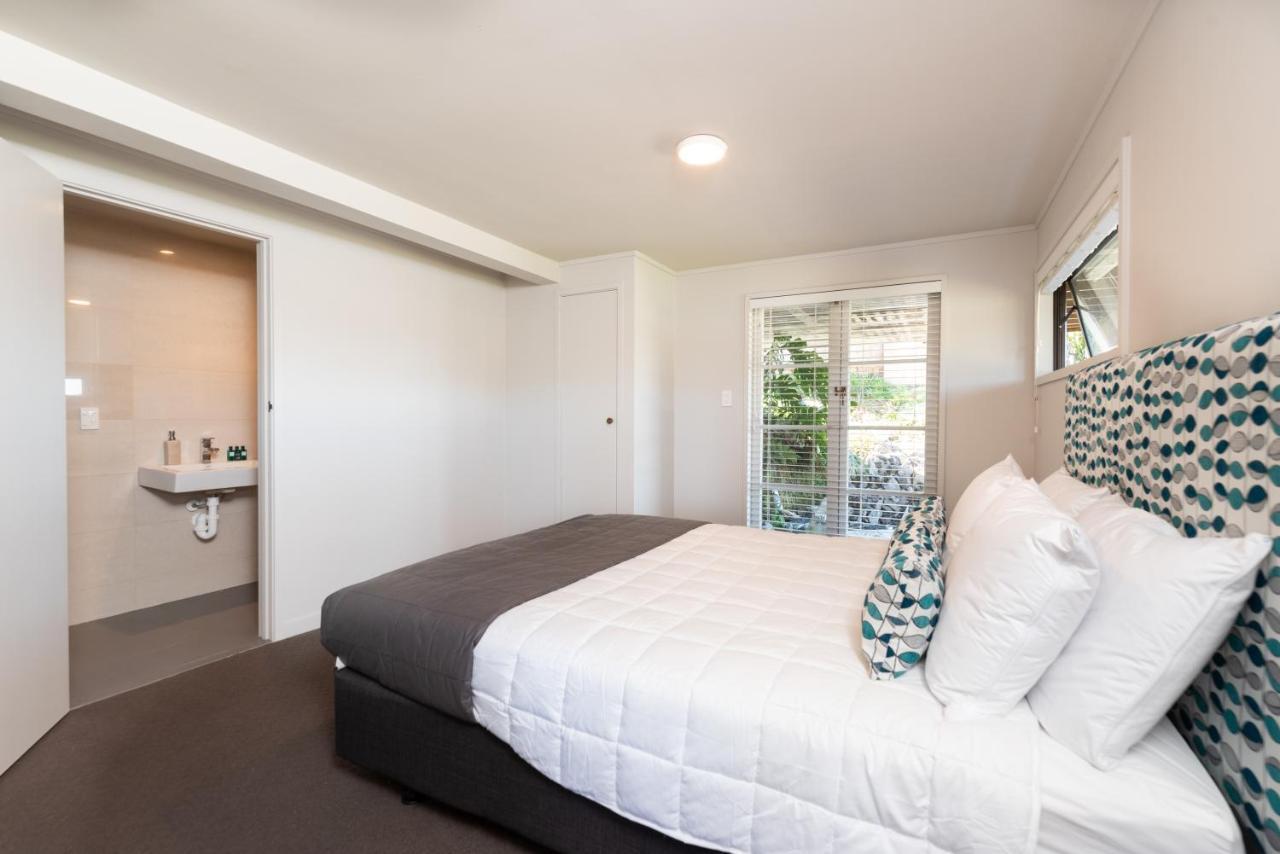 The Tide Watcher - Okiato Holiday Home Opua ภายนอก รูปภาพ