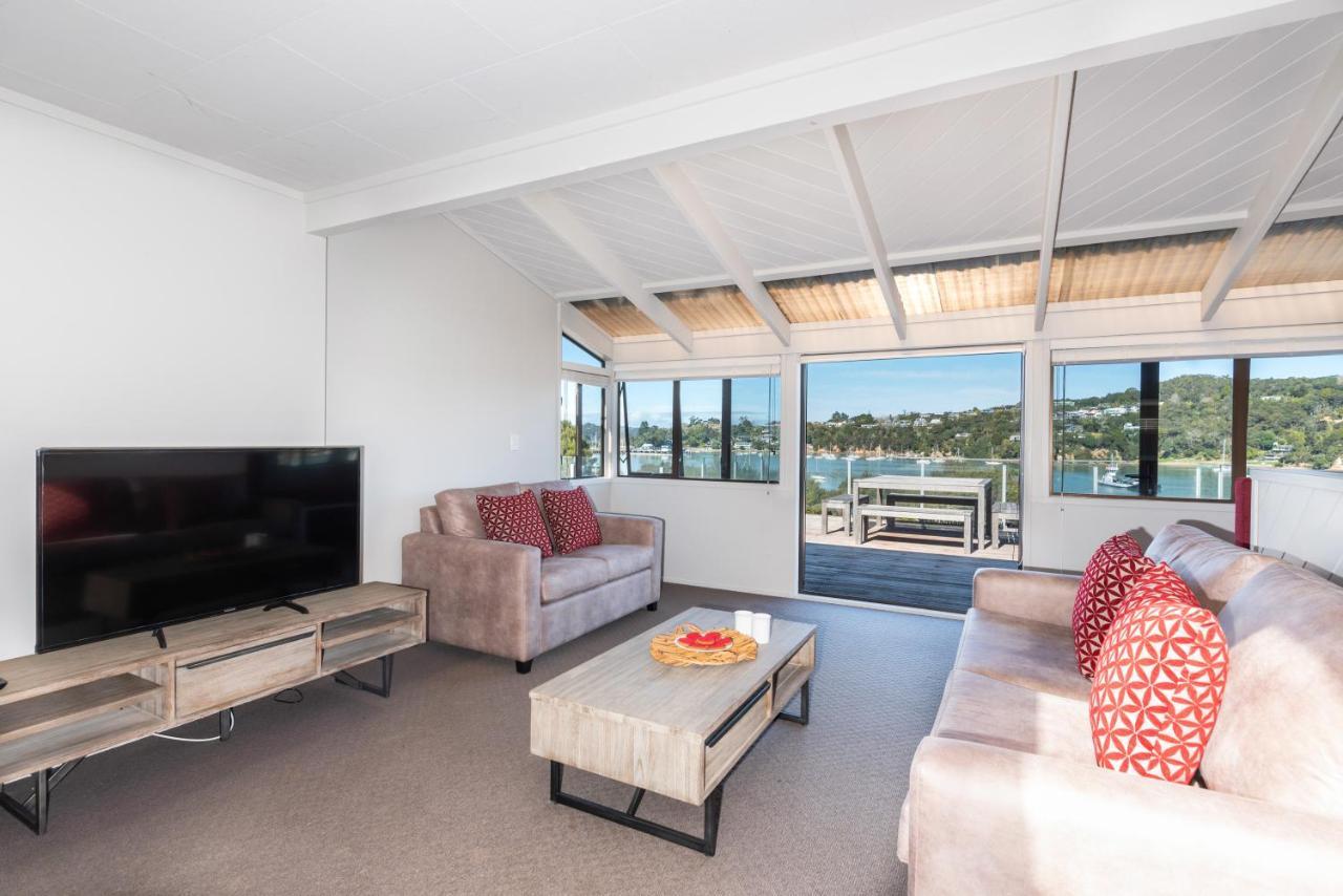 The Tide Watcher - Okiato Holiday Home Opua ภายนอก รูปภาพ