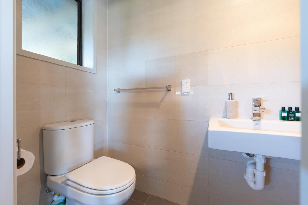 The Tide Watcher - Okiato Holiday Home Opua ภายนอก รูปภาพ