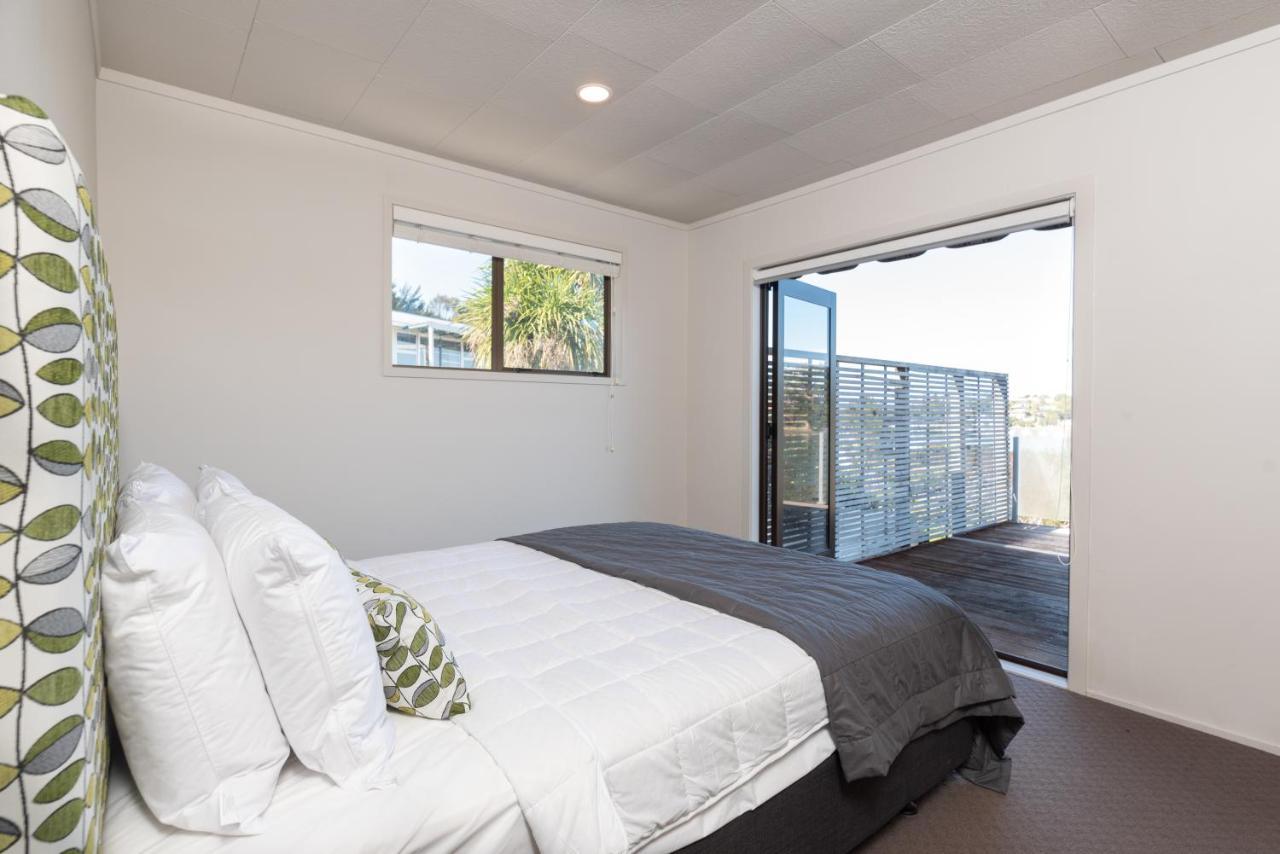 The Tide Watcher - Okiato Holiday Home Opua ภายนอก รูปภาพ